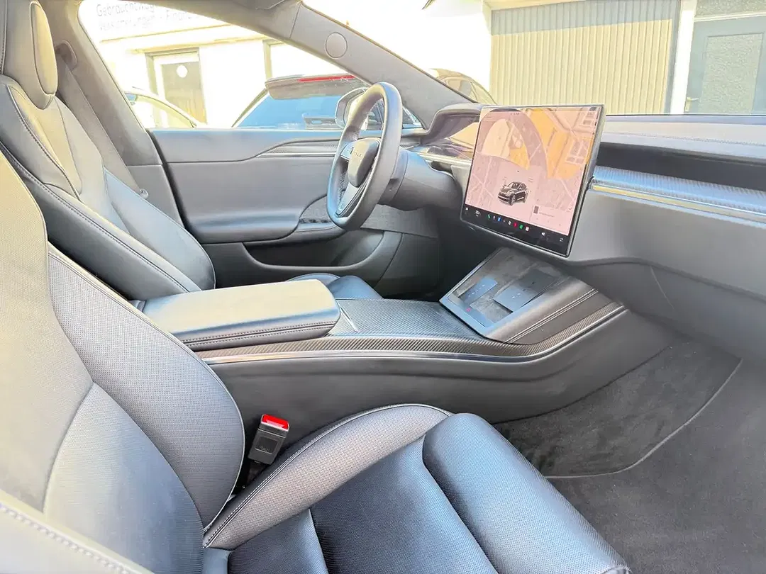 Tesla Model S - Thumbnail 9