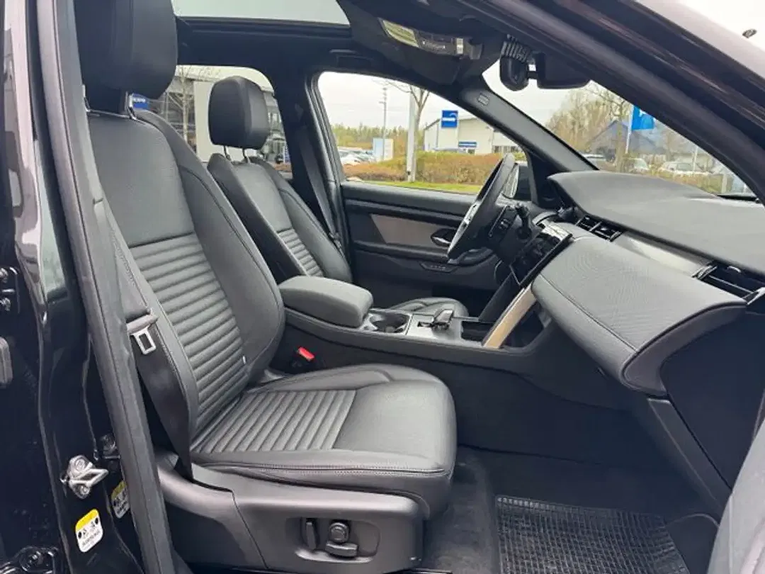Land Rover Discovery Sport - Thumbnail 3