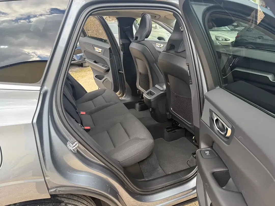 Volvo XC60 Momentum Pro - foto 15