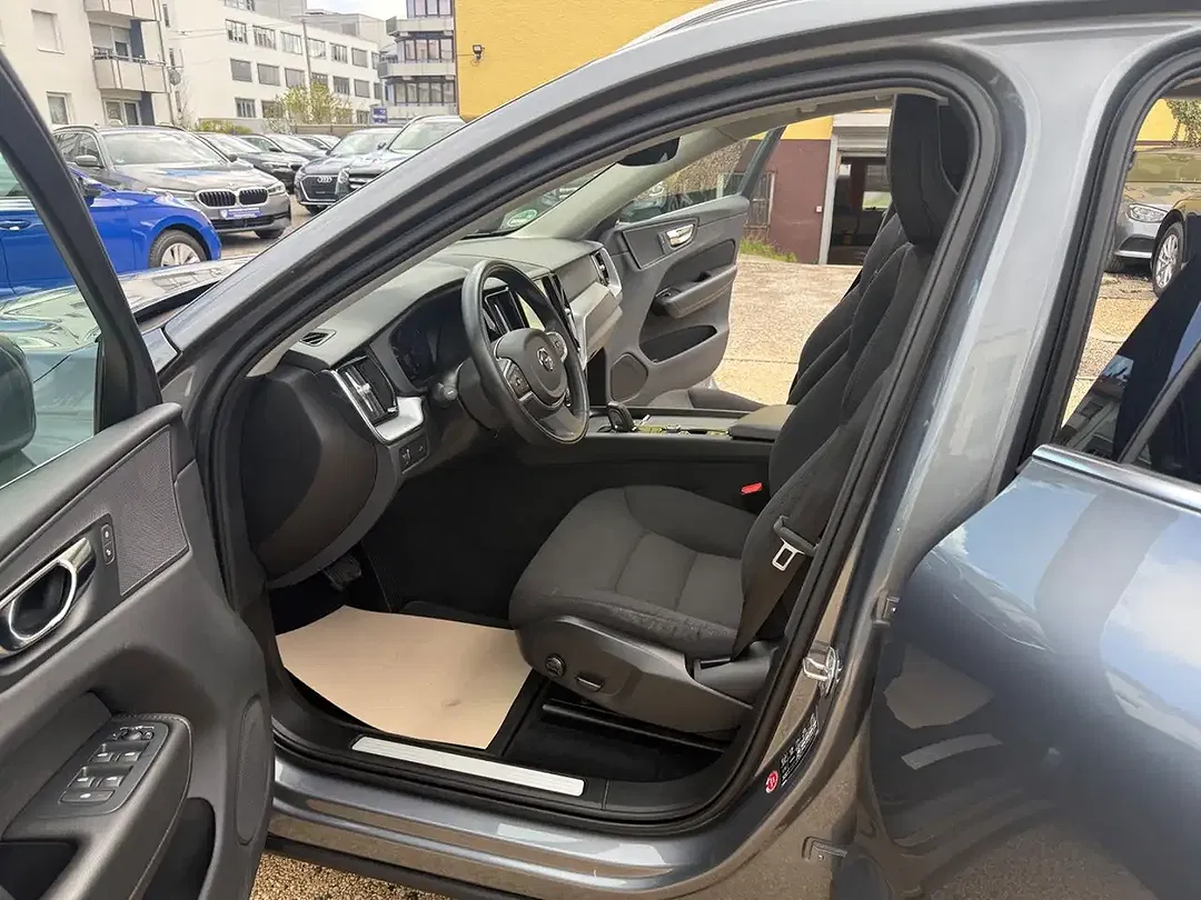 Volvo XC60 - Thumbnail 9