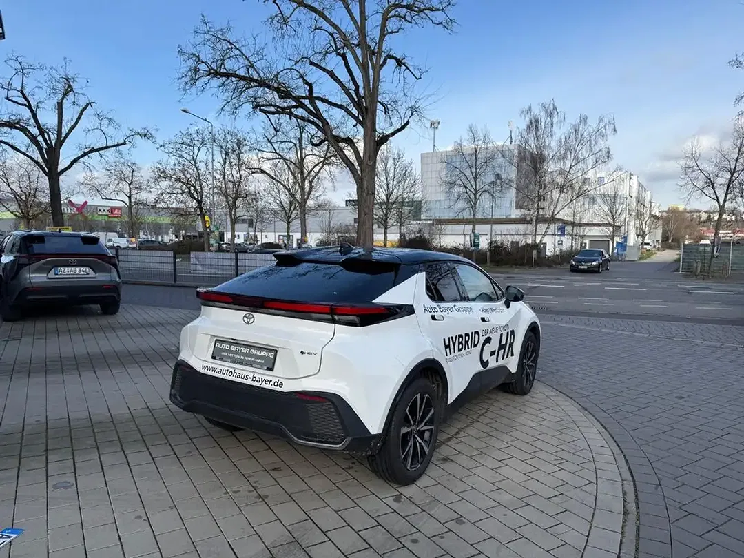 Toyota C-HR - Thumbnail 4
