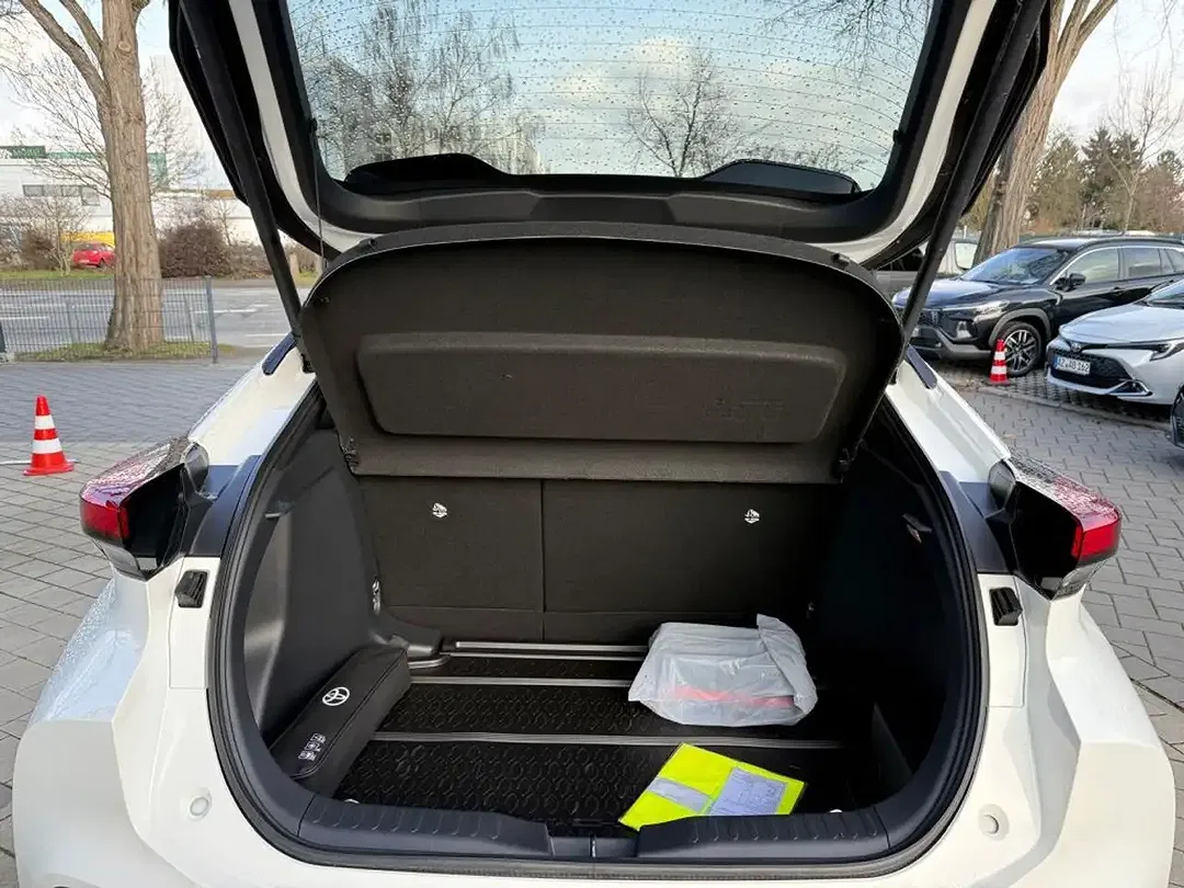 Toyota C-HR - Thumbnail 6
