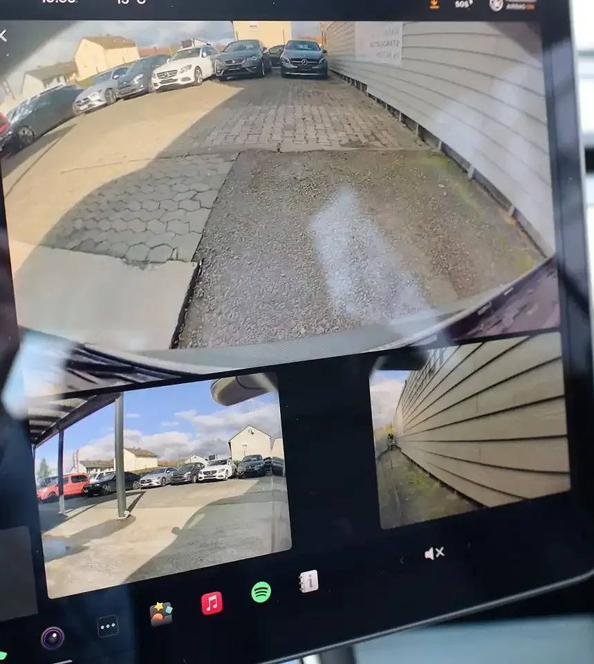 Tesla Model 3 - Thumbnail 12