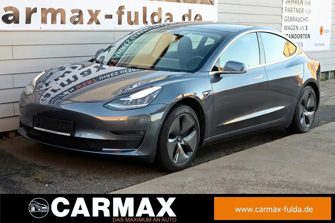 Tesla Model 3 - Thumbnail 13