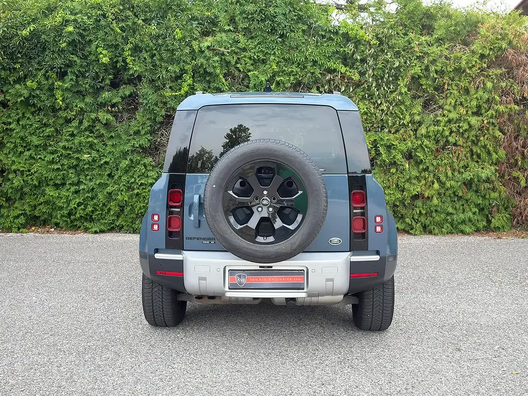 Land Rover Defender - Thumbnail 4
