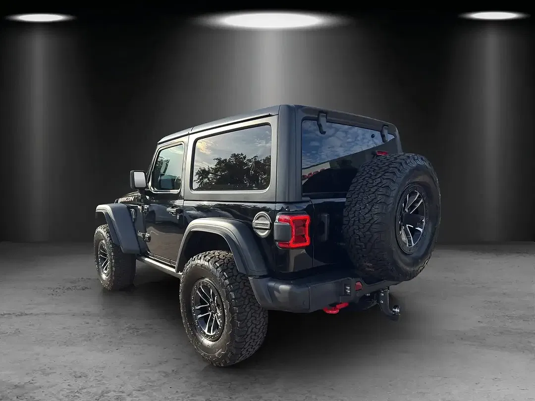 Jeep Wrangler - Thumbnail 3