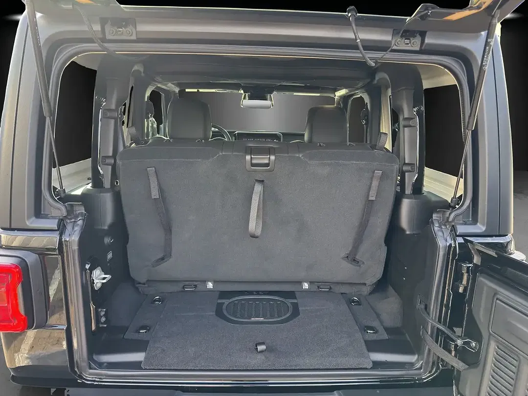 Jeep Wrangler - Thumbnail 7