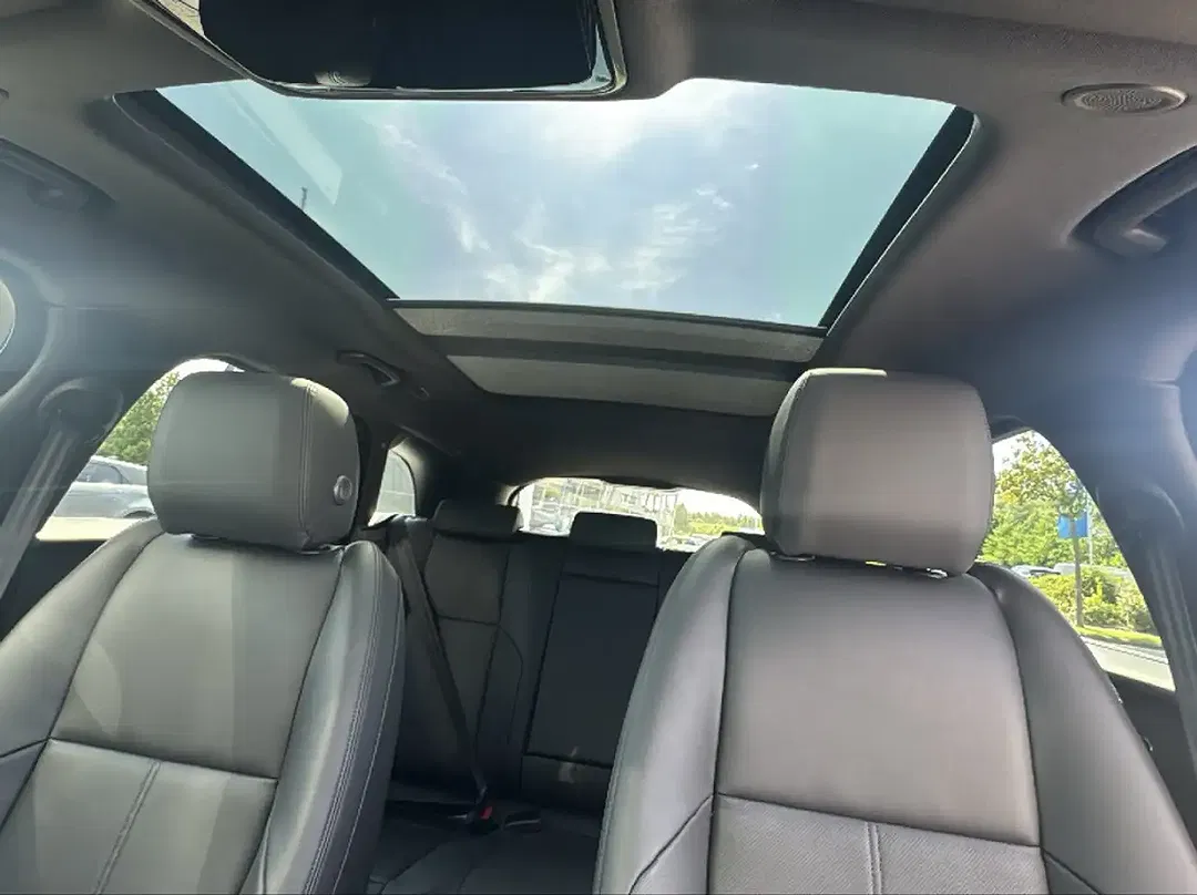 Land Rover Range Rover Velar - Thumbnail 12