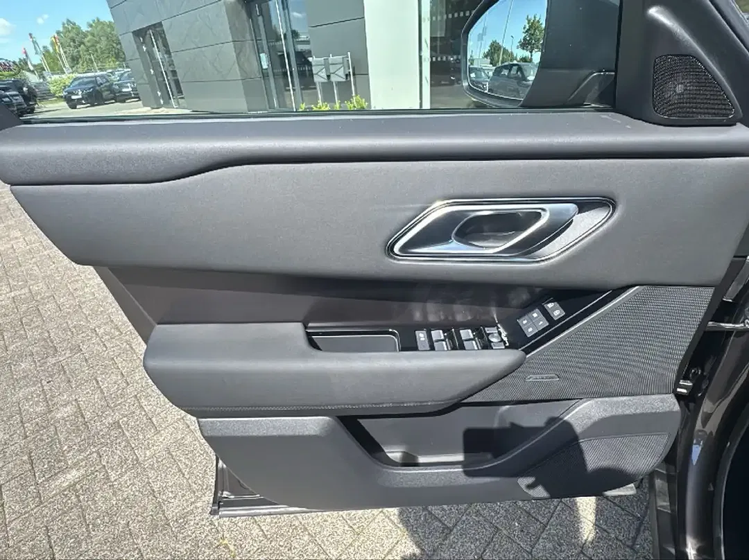 Land Rover Range Rover Velar - Thumbnail 15