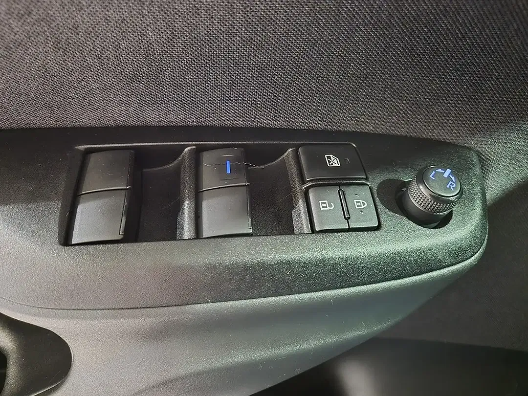 Mazda 2 - Thumbnail 8