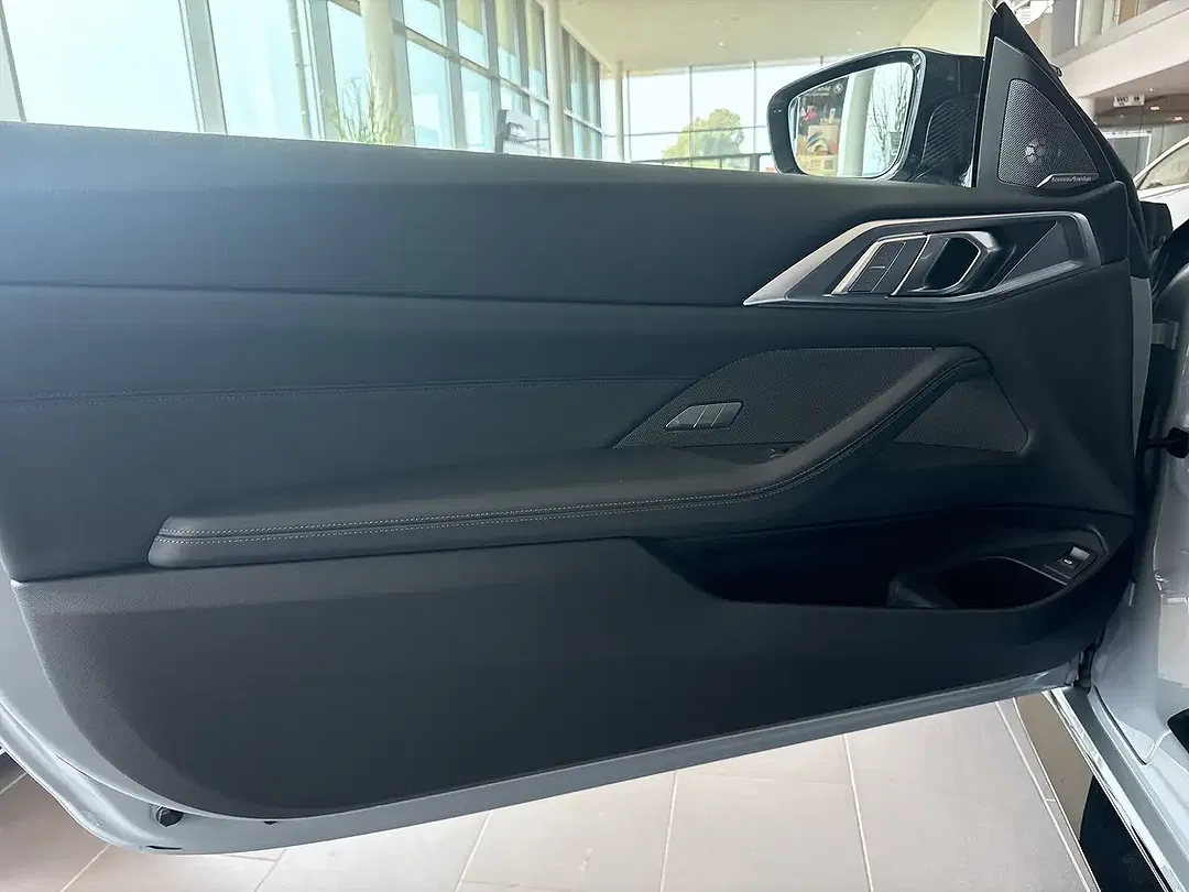 BMW M4 - Thumbnail 13