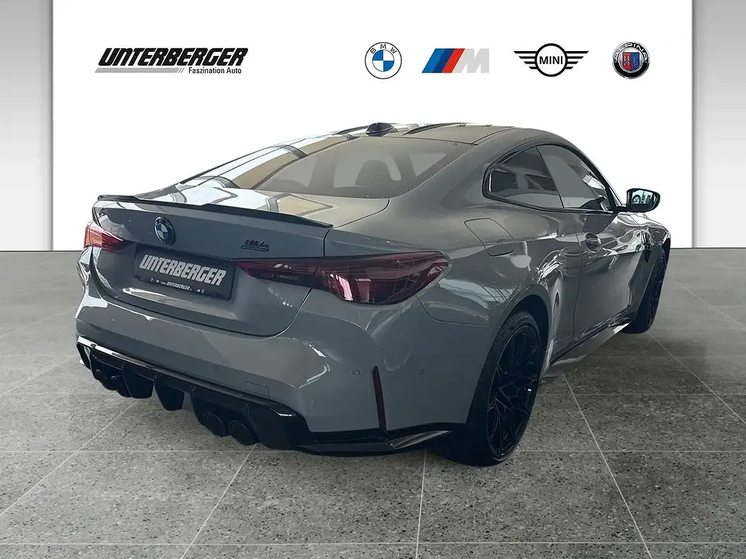 BMW M4 - Thumbnail 4