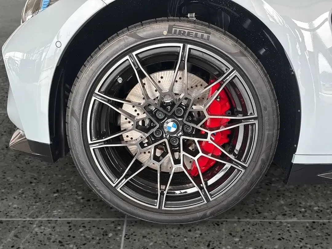 BMW M4 - Thumbnail 6