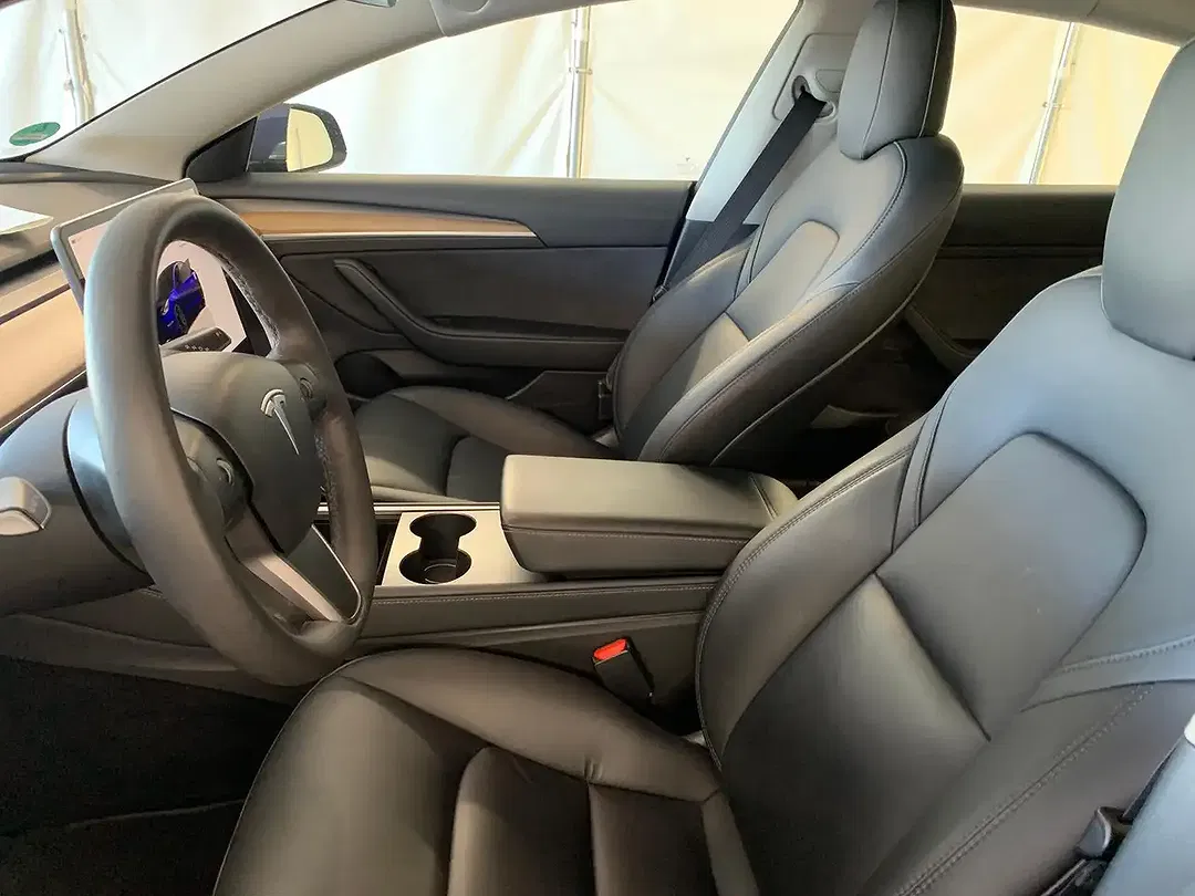 Tesla Model 3 - Thumbnail 11