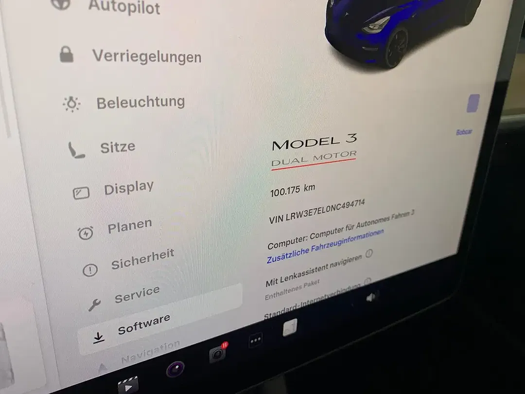 Tesla Model 3 - Thumbnail 15