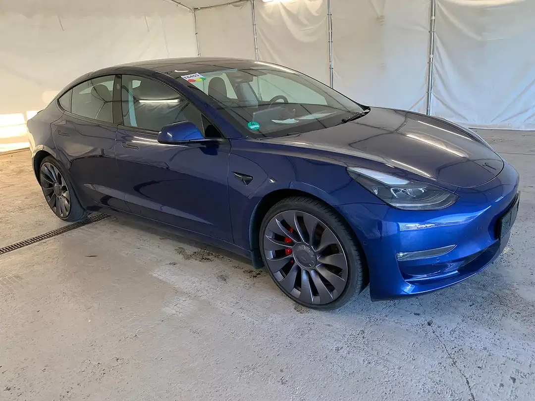 Tesla Model 3 - Thumbnail 2