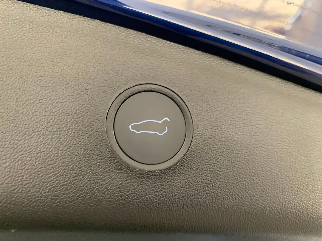 Tesla Model 3 - Thumbnail 7