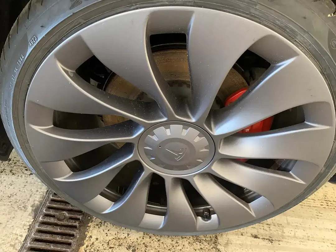 Tesla Model 3 - Thumbnail 9