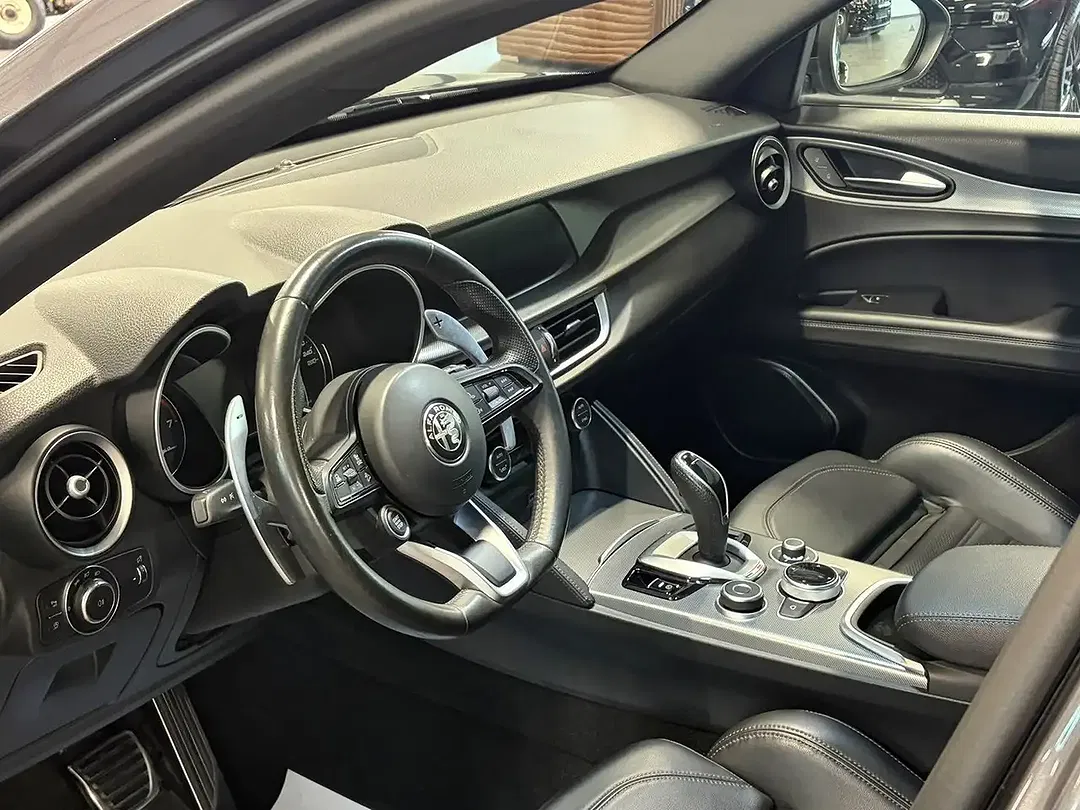 Alfa Romeo Stelvio - Thumbnail 12