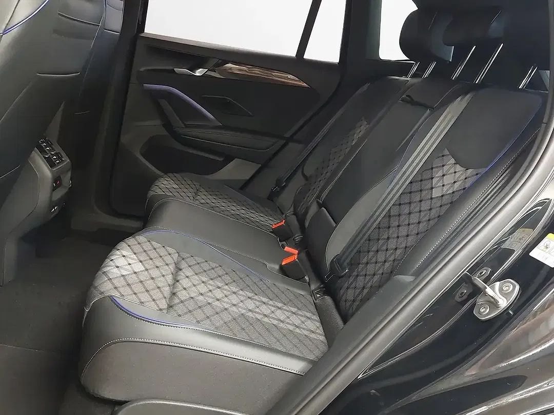 Volkswagen Tiguan - Thumbnail 11