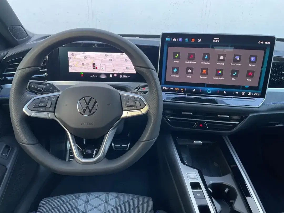 Volkswagen Passat - Thumbnail 12