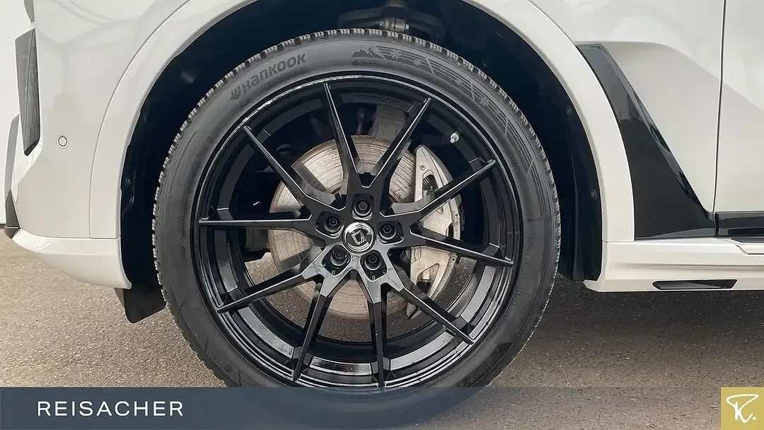 BMW X7 - Thumbnail 3