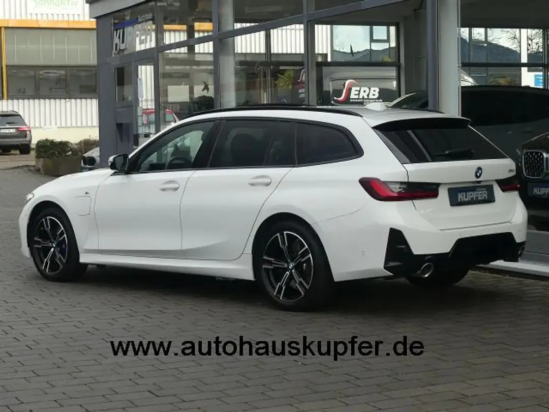 BMW 330 - Thumbnail 3