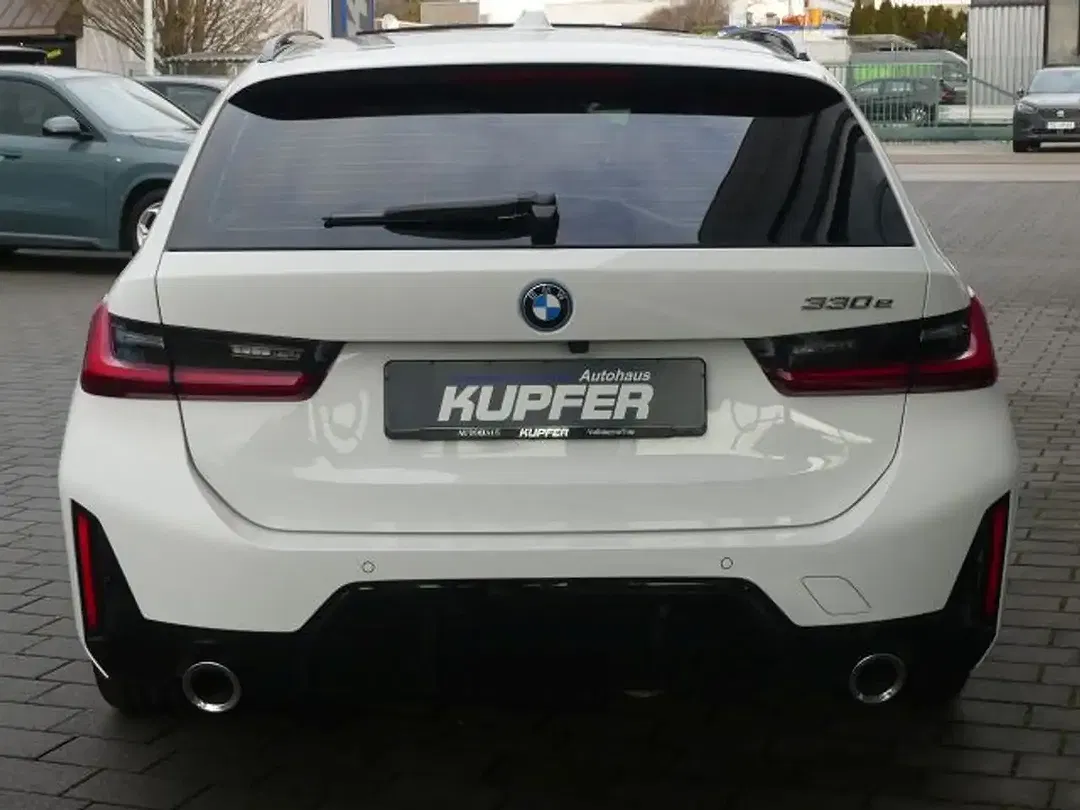 BMW 330 - Thumbnail 4