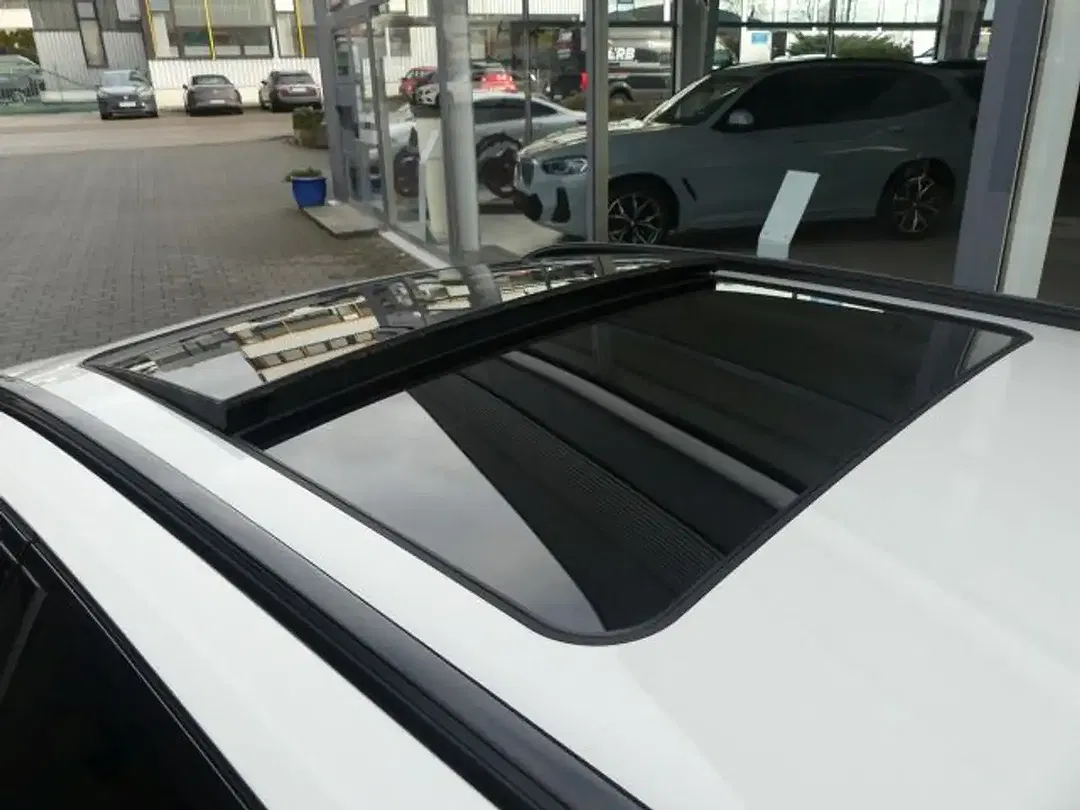 BMW 330 - Thumbnail 5