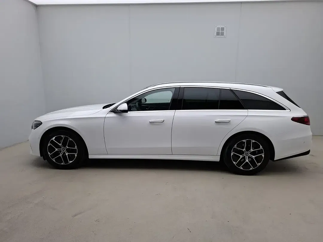Mercedes-Benz E 220 - Thumbnail 6