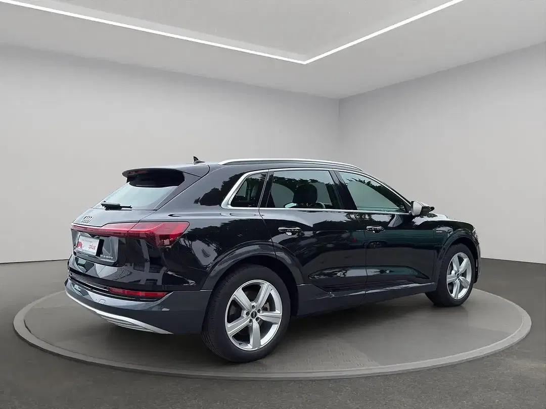Audi e-tron - Thumbnail 3