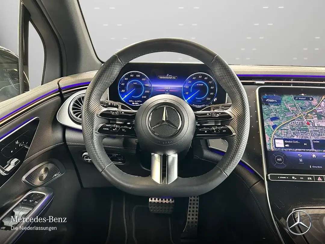 Mercedes-Benz EQE SUV - Thumbnail 13