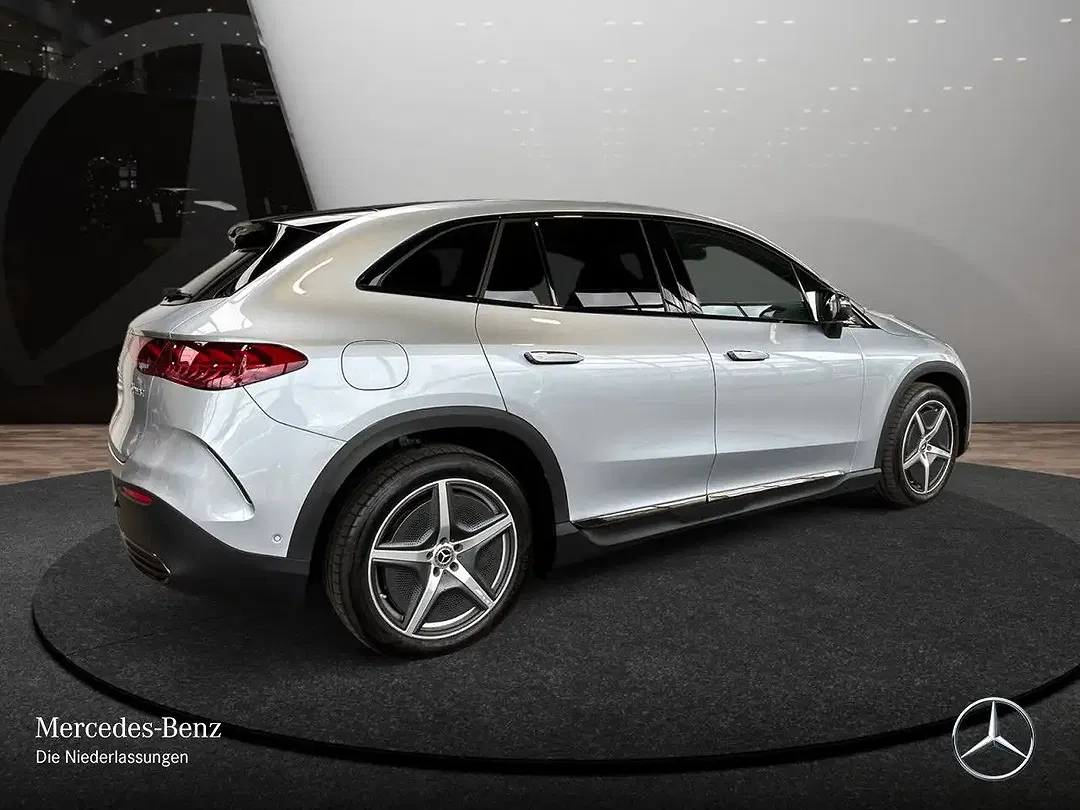 Mercedes-Benz EQE SUV - Thumbnail 7