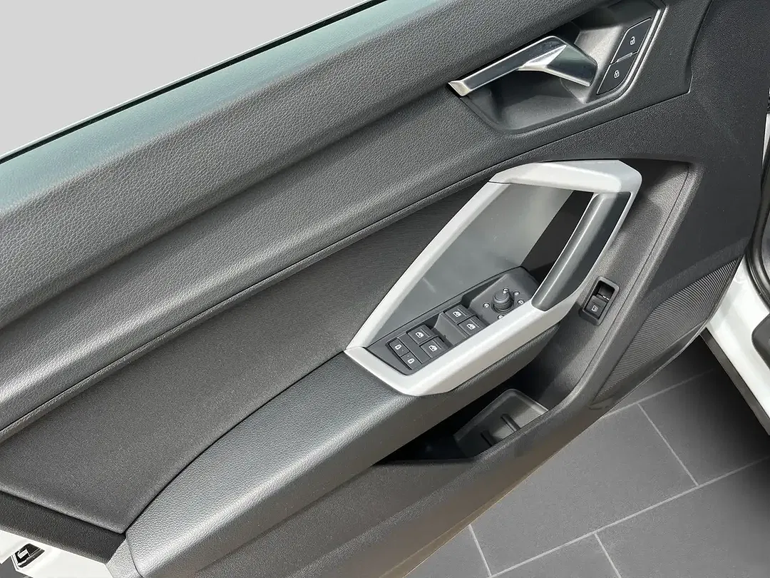 Audi Q3 - Thumbnail 13