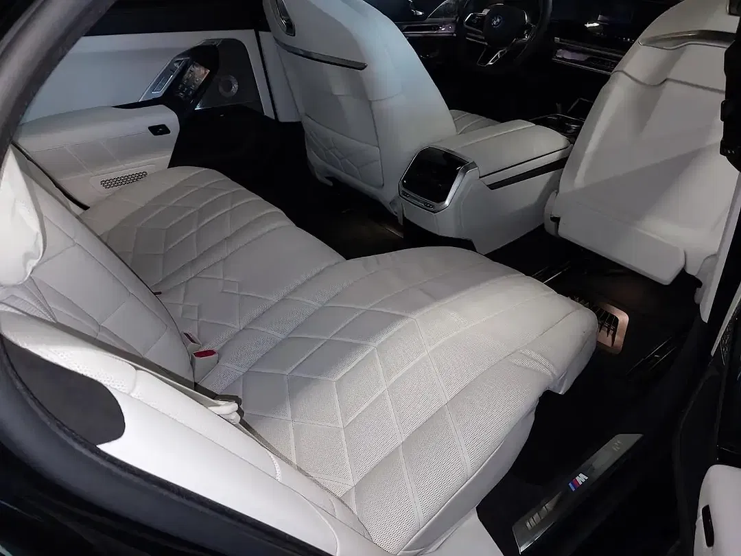 BMW 750 - Thumbnail 10