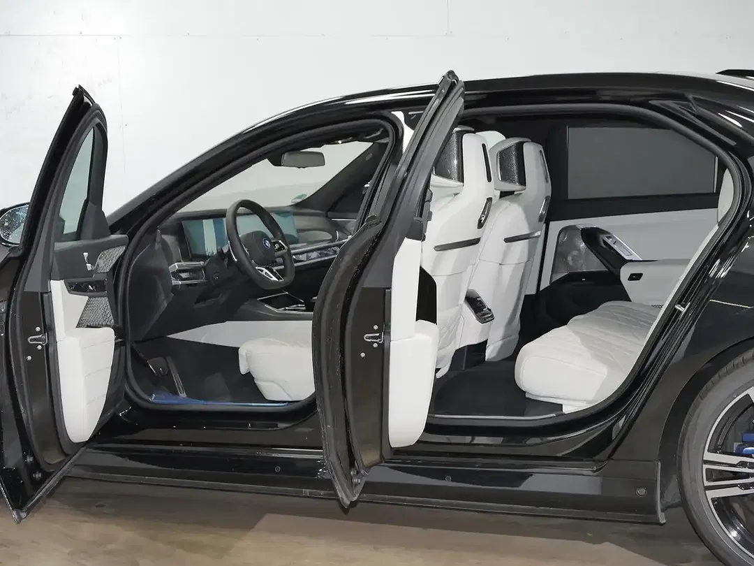 BMW 750 - Thumbnail 11