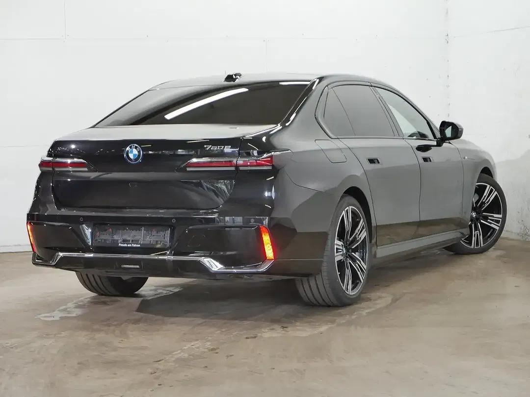 BMW 750 xDrive M Sport - foto 2