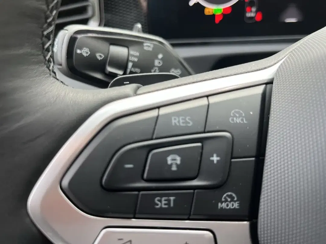 Volkswagen Tiguan - Thumbnail 15