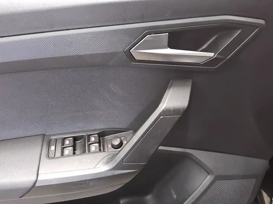 SEAT Arona - Thumbnail 9