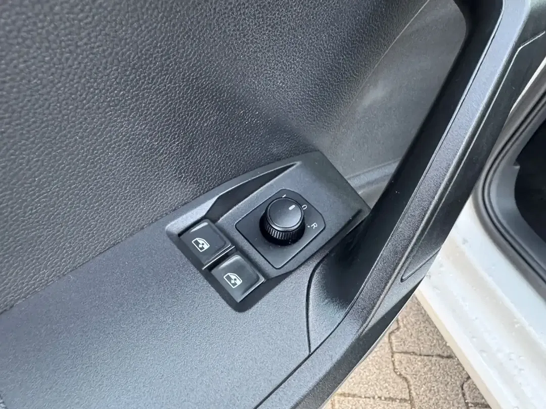 SEAT Ibiza - Thumbnail 12