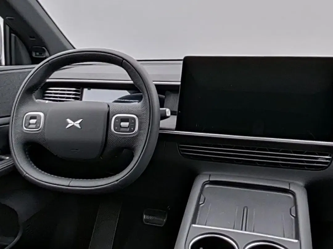 Xpeng G6 - Thumbnail 9