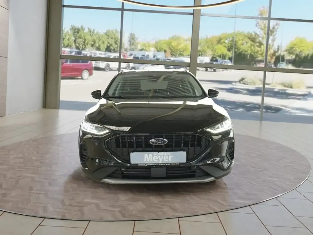 Ford Focus - Thumbnail 3