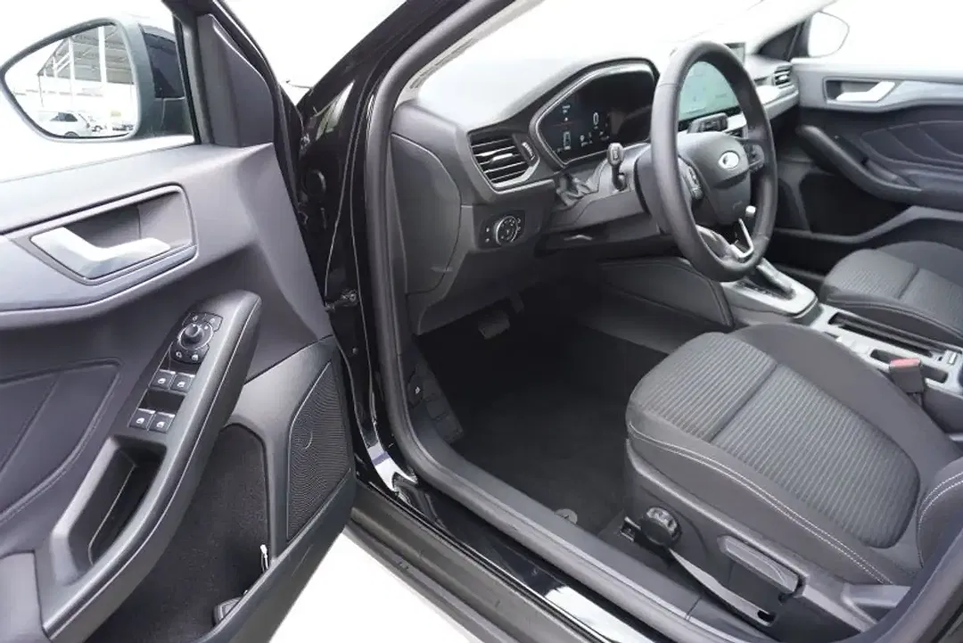 Ford Focus - Thumbnail 9
