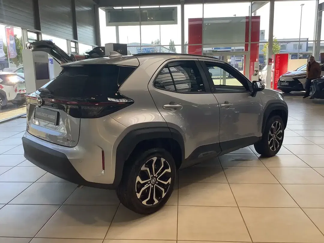 Toyota Yaris Cross - Thumbnail 3