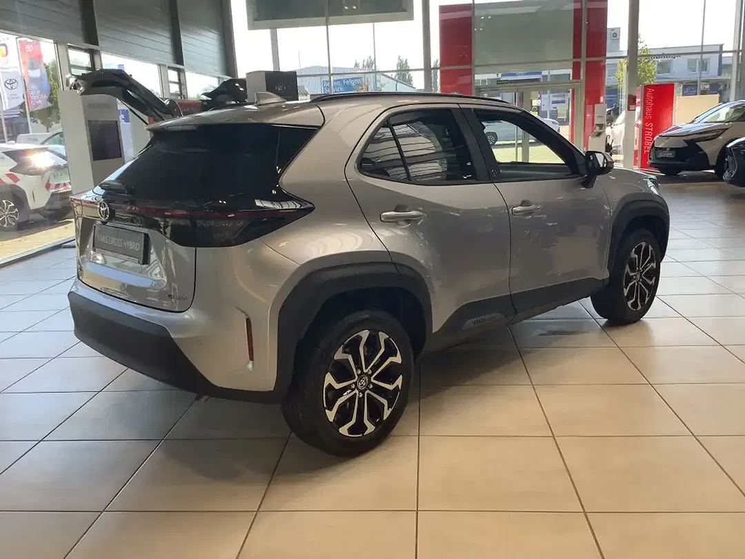 Toyota Yaris Cross - Thumbnail 4