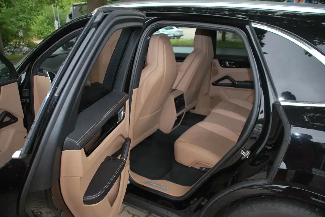 Porsche Cayenne - Thumbnail 10
