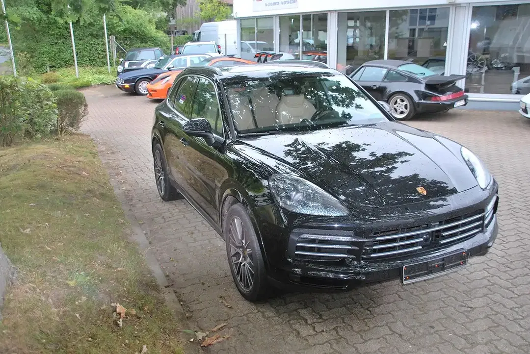 Porsche Cayenne - Thumbnail 2