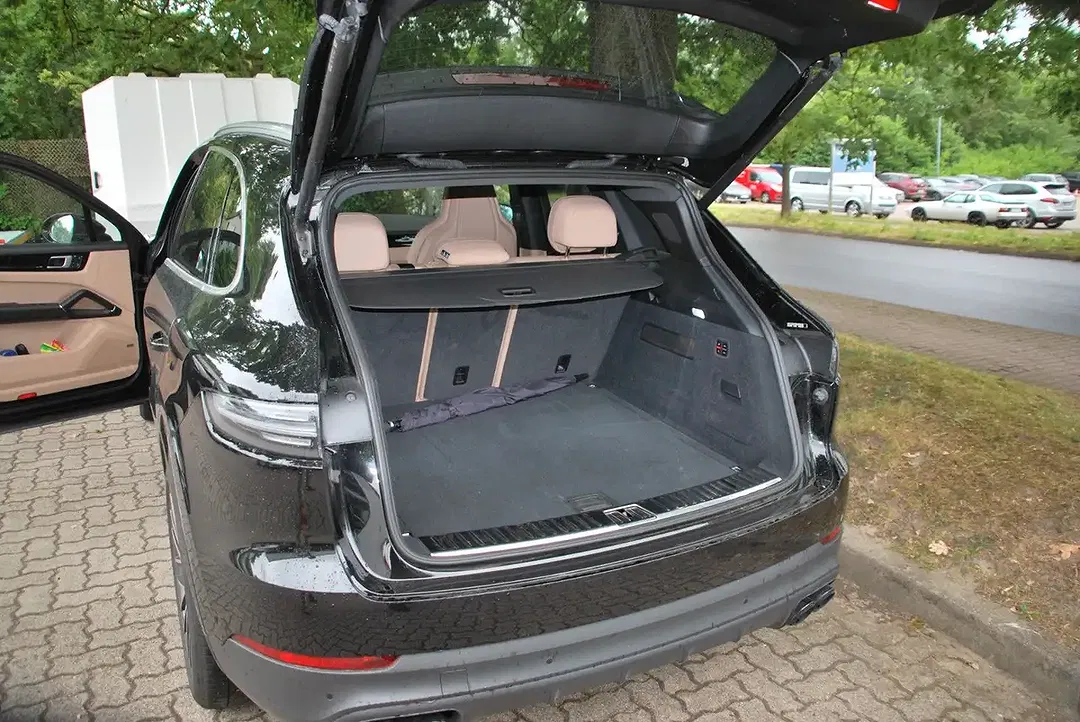 Porsche Cayenne - Thumbnail 9