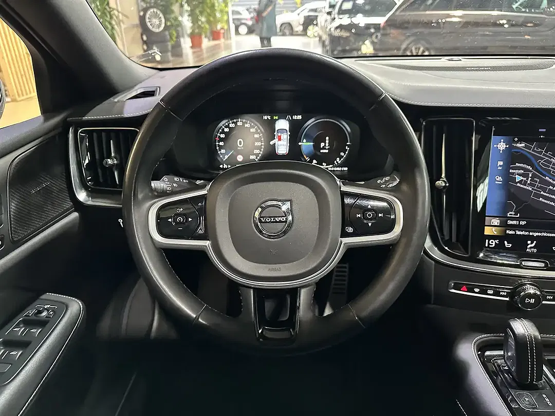 Volvo V60 AWD R-Design - foto 15