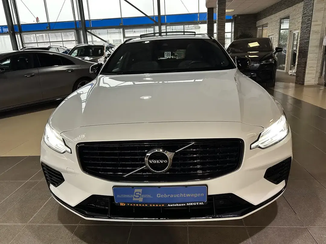 Volvo V60 AWD R-Design - foto 2